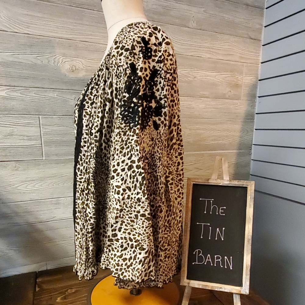 Leopard Top - Picture 2 of 6